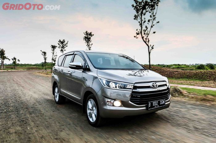 Toyota Kijang Innova facelift sebentar lagi meluncur, model lama diserang diskon sampai puluhan juta rupiah, tapi...