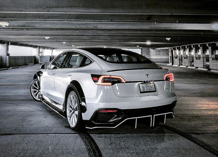 Tampilan belakang Tesla Model 3 ubahan iMP Performance