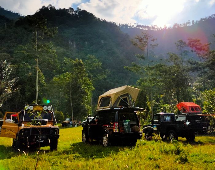 Camping memang jadi kegiatan rutin dalam perjalanan Annual Touring LRCI