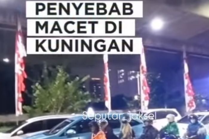 Puluhan kendaraan tertahan lantaran polisi memberikan jalan bagi rombongan Perdana Menteri Australia