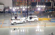 Kedua SUV Ini Sengaja Ditabrakkan Supaya Hancur, Tapi Gak Bisa