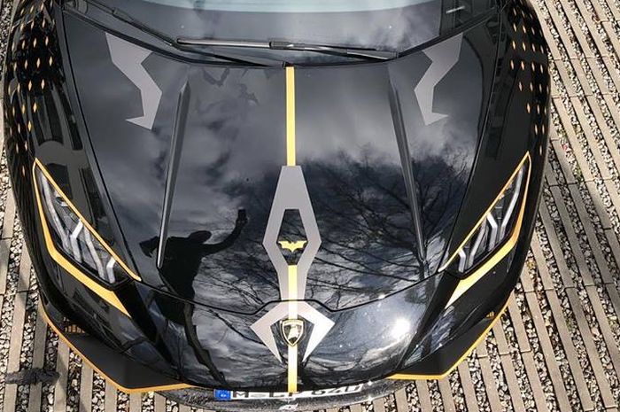  Lamborghini Huracan Performante dengan kelir Batman