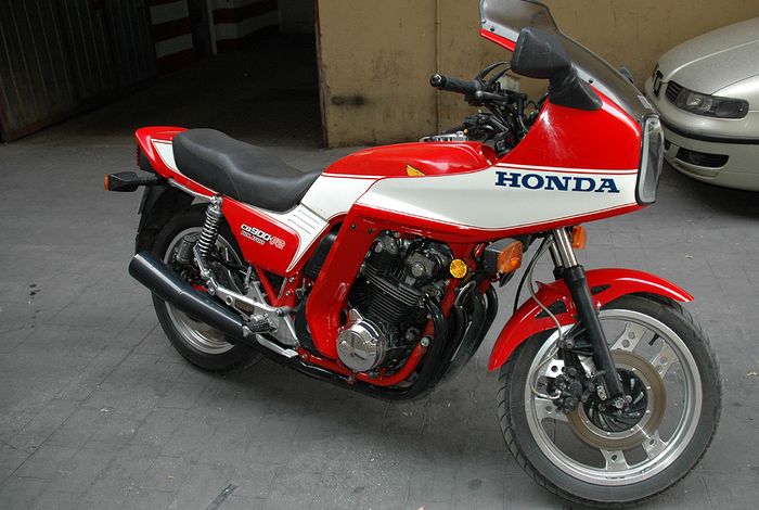 Versi orisinal Honda CB900F2