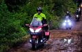 Gokil, Honda Gold Wing Diajak Off-Road, Libas Jalur Tengah Hutan