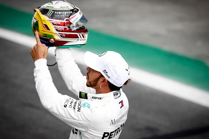 Lewis Hamilton saat meraih pole position ke-10 musim 2018 di GP F1 Brasil