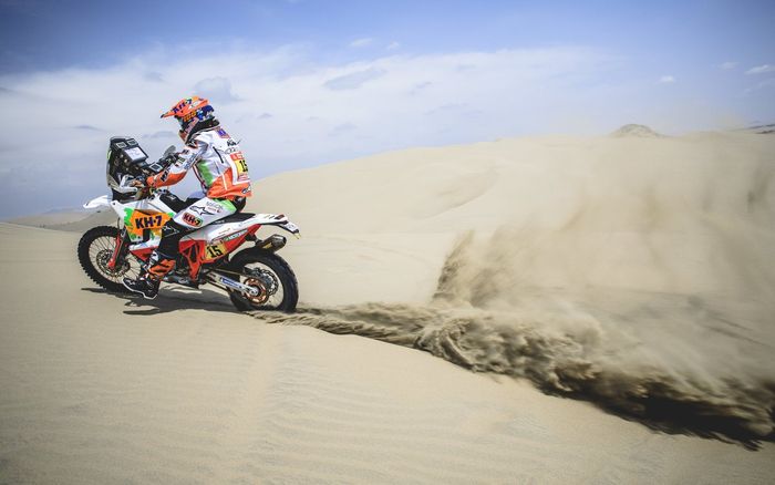 Laia Sanz saat Reli Dakar stage 1 dari Lima menuju Pisco, Peru