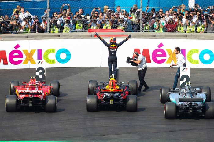 GP F1 Meksiko 2017 kondisinya cuaca cerah. Max Verstappen menang, Lewis Hamilton yang finish di urutan sembilan tampil sebagai juara dunia 2017