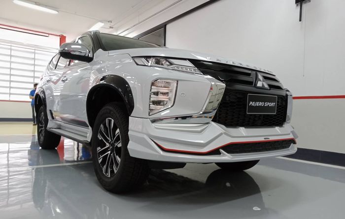 Tampilan depan modifikasi Mitsubishi New Pajero Sport pakai body kit Amotriz