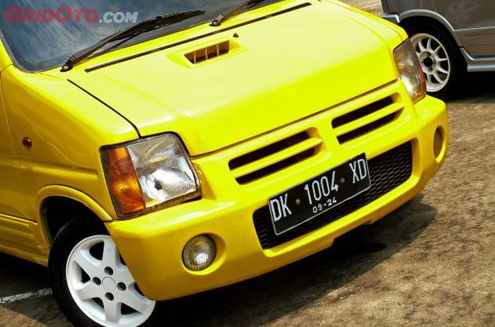 Karimun kuning juga sudah pakai body kit orisinal Suzuki Wagon-R, cuma minus bumper belakang