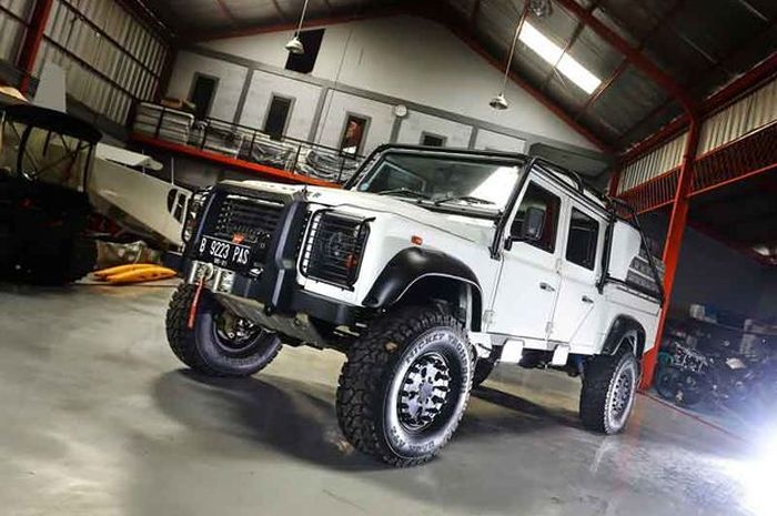 Modifikasi Land Rover Defender 130 inspirasi dari Project Rhino