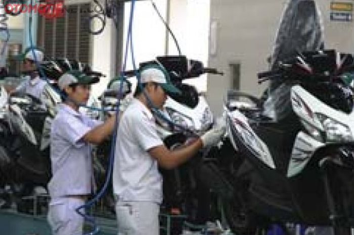 Perakitan Honda Vario generasi awal 2006