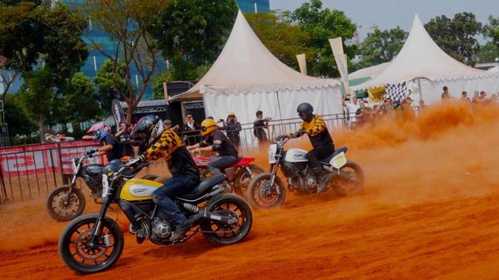 Scrambler Ducati Ramaikan Sekepal Aspal, Main Debu Hingga Serodotan di Tanah