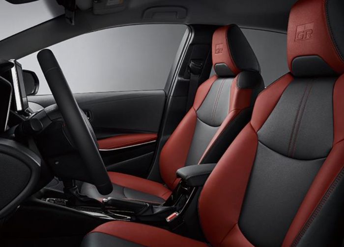 Emblem logo GR Sport di jok Toyota Corolla Altis GR Sport