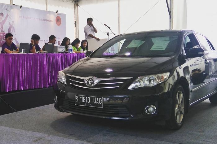 Ilustrasi mobil bekas yang sedang dilelang