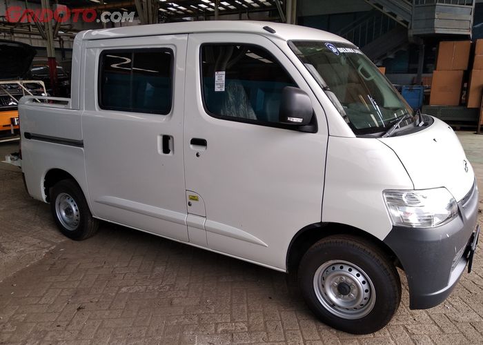 Daihatsu Gran Max Versi Double Cabin Terciduk Di Perusahaan