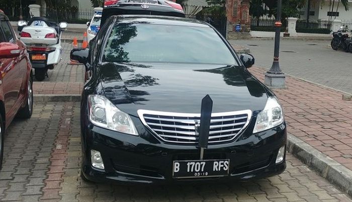 Mobil berpelat nomor dewa sering minta jalan bunyikan sirine, pemotor jangan takut. (foto ilustrasi)