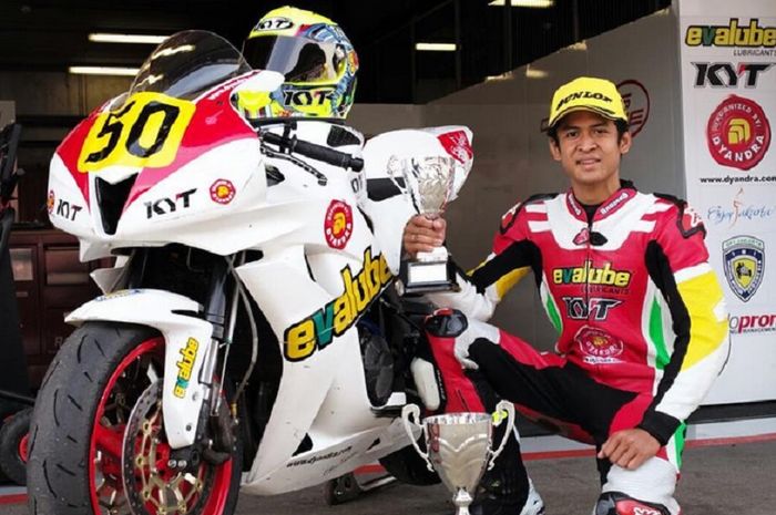 Rafid Topan saat podium di CEV Repsol 