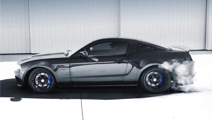 Modifikasi Ford Mustang RTR ditopang pelek HRE berbahan serat kabon