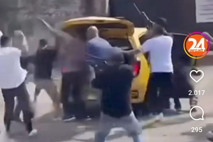 Toyota Agya kuning diduga suplai senjata laras panjang dalam bentrokan dua kelompok geng di Jl Kemang Raya, Mampang Prapatan, Jakarta Selatan