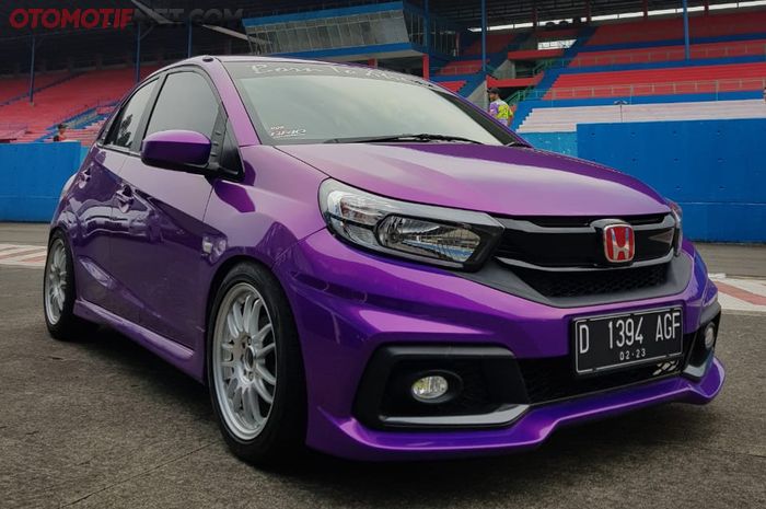 Honda Brio Ungu Mencolok, Body Ketempelan Carbon, Mesin Dioprek