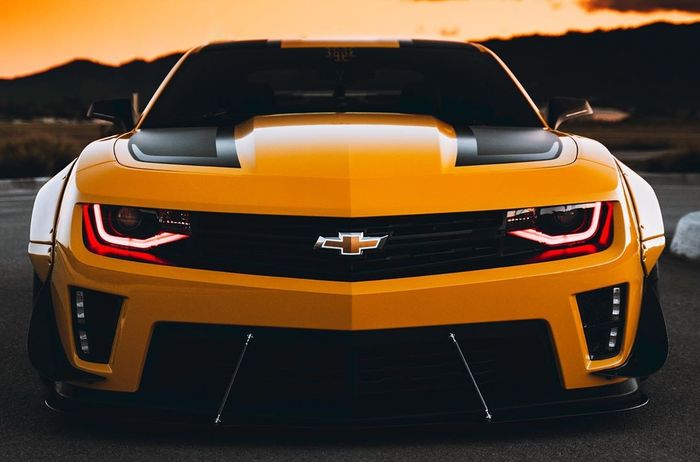 Tampak depan Chevrolet Camaro 'Bumblebee'