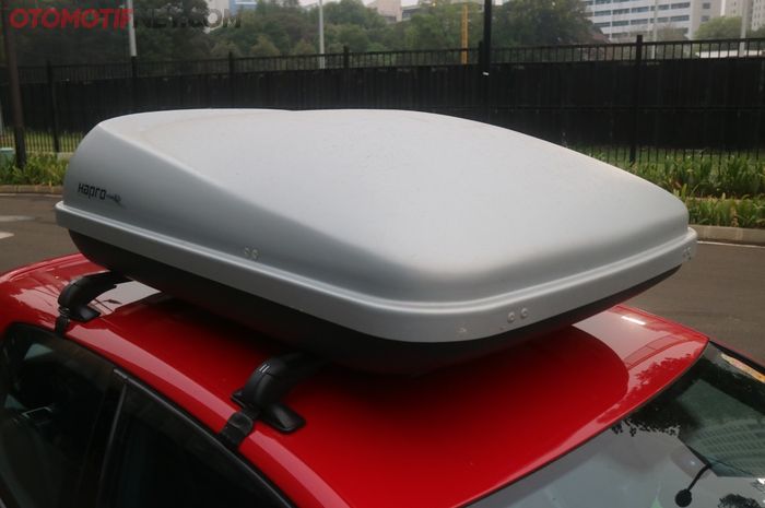 Roof box kerap dipasang untuk membuat mobil terkesan lebih ceper