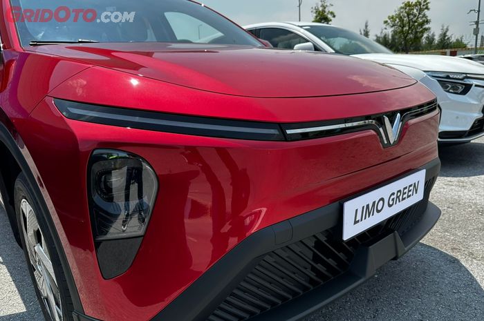 Lampu depan VinFast Limo Green