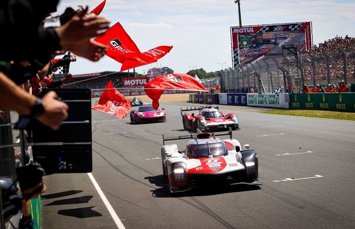 Tim Toyota Gazoo Racing meraih kemenangan kelima berturut-turut di balap ketahanan Le Mans 24 Jam