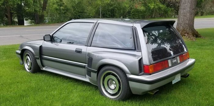 Bodi mobil yang dibuat gambot dengan sentuhan wide body