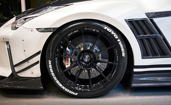 Nissan GT-R R35 pasang pelek dari Top Secret x OZ Racing ukuran 20 inci