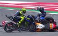 Habis Diseruduk Lorenzo, Valentino Rossi  Justru Salahkan Tikungan yang Mirip Parkiran Mobil