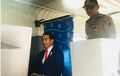 Masuk Bus Layanan Keliling, Presiden Jokowi Perpanjang SIM di Bogor