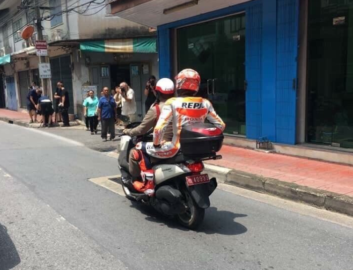Marc Marquez dibonceng polisi naik Yamaha NMAX