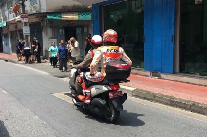 Marc Marquez dibonceng polisi naik Yamaha NMAX