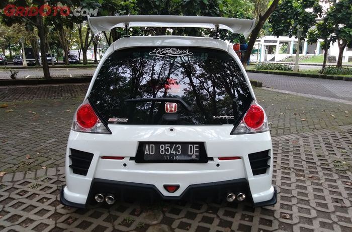 Bagian belakang Honda Brio pakai muka Mobilio