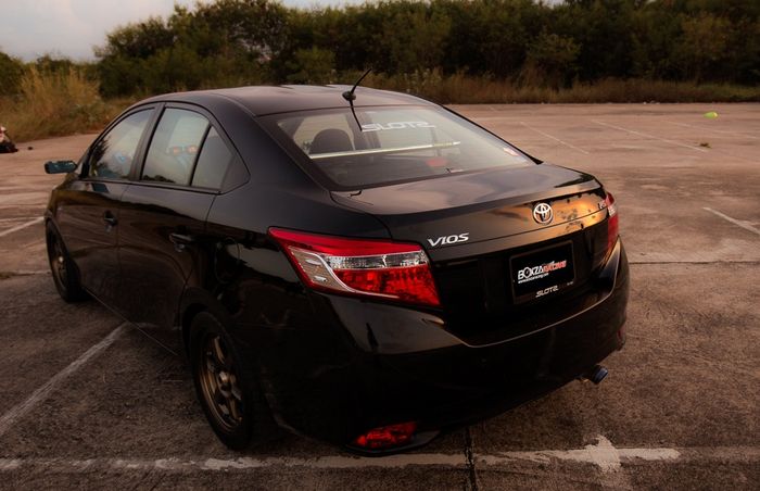 Pesona racing Toyota Vios terpancar dari kaki-kaki