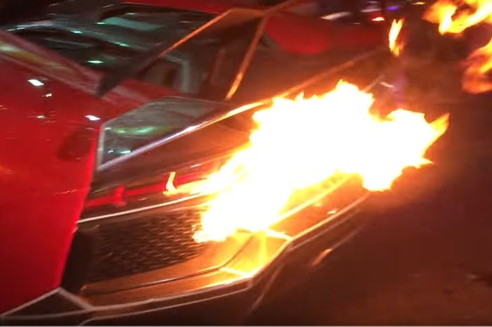 Buritan Lamborghini terbakar