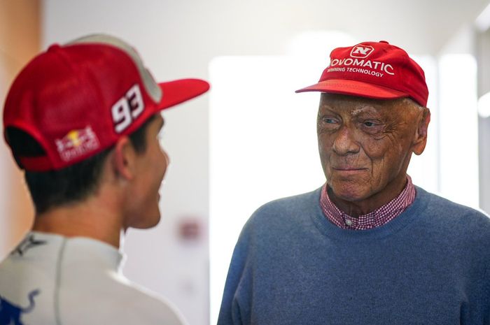 Juara dunia MtotoGP Marc Marquez saat bertemu dengan legenda balap F1 Niki Lauda