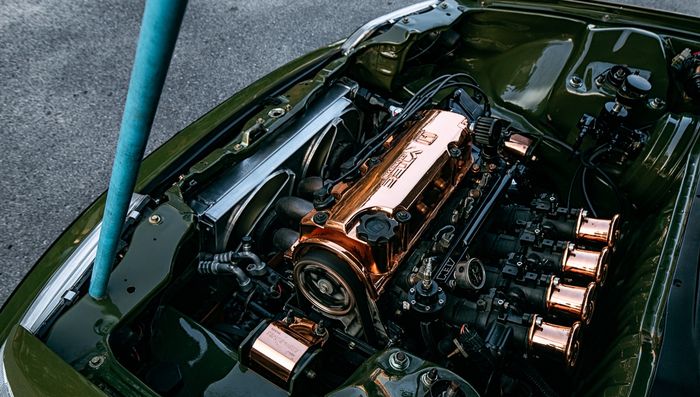 Ruang mesin Honda Civic LX jauh dari kesan berantakan