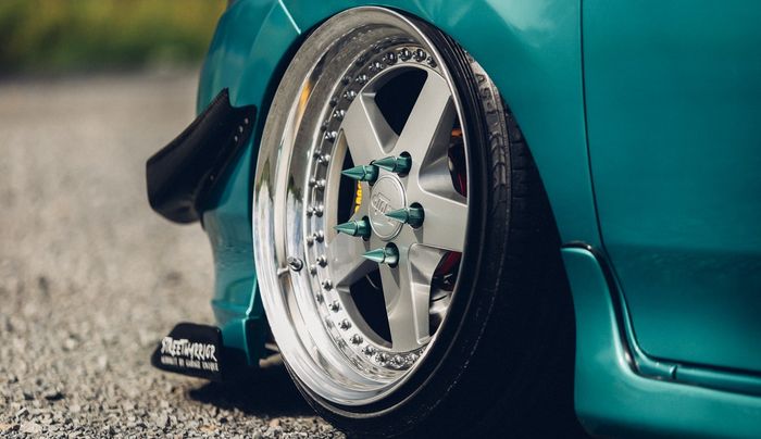 Honda City pasang pelek Work Equip berukuran 17x9 inci 