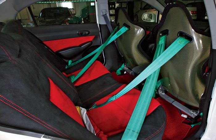 Tampilan interior modifikasi Honda Civic Type R FD2 besutan Spoon