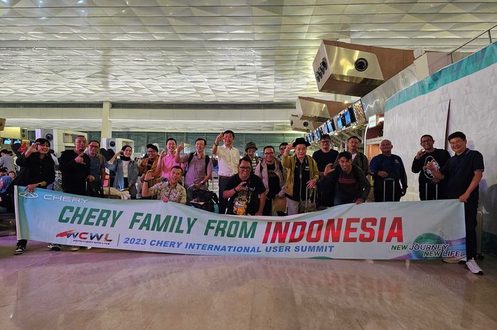 Chery Familiy terpilih dari Indonesia dan 11 awak media saat persiapan berangkat dari Terminal 3 Bandara Soekarno-Hatta (13/10/2023) ke acara Chery International User Summit 2023