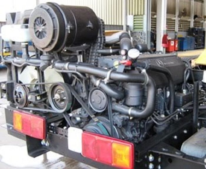 Mesin Mercedes-Benz OH 1526