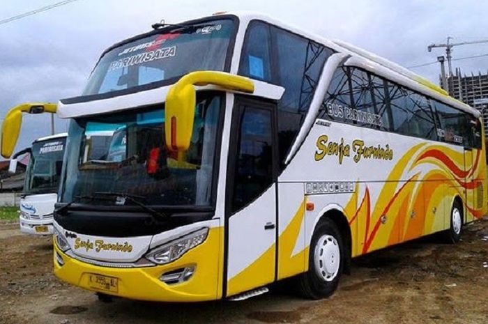 Posisi duduk paling aman saat naik bus