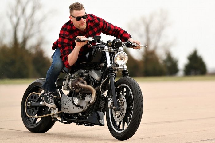 H-D Sportster 1200R custom cafe-tracker dari Schmidt Moto