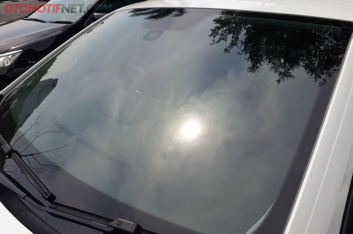 Ini penyebab kaca depan mobil bekas baret (foto ilustrasi)