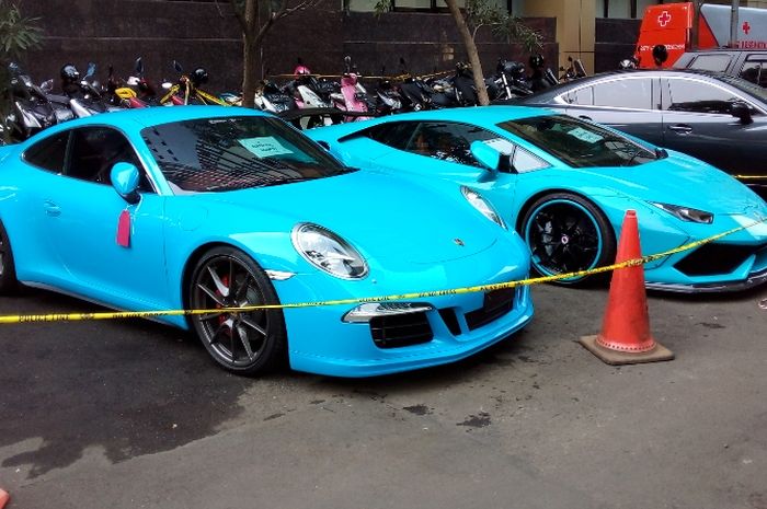 Porsche dan Lamborghini milik Doni Salamanan yang diamankan Bareskrim Polri