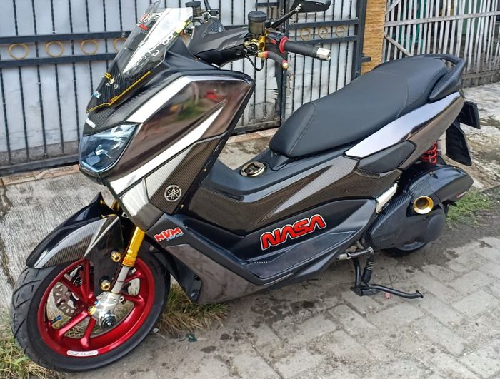 Bodi Yamaha NMAX wrapping stiker grey krom