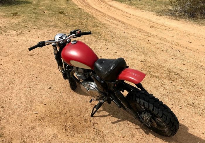 Triumph Bonneville T100 &ldquo;Vermillion&rdquo; besutan Modulus Creative