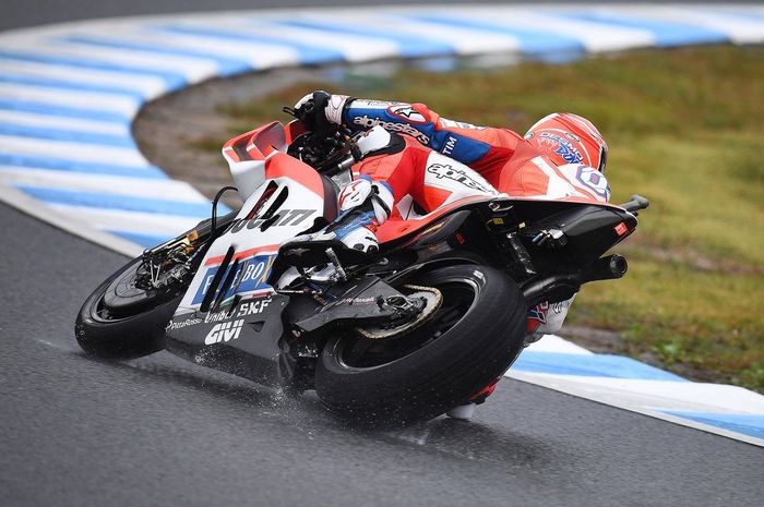 Andrea Dovizioso mampu mengatasi ban belakang motornya yang cepat aus saat balapan di sirkuit Motegi yang basah